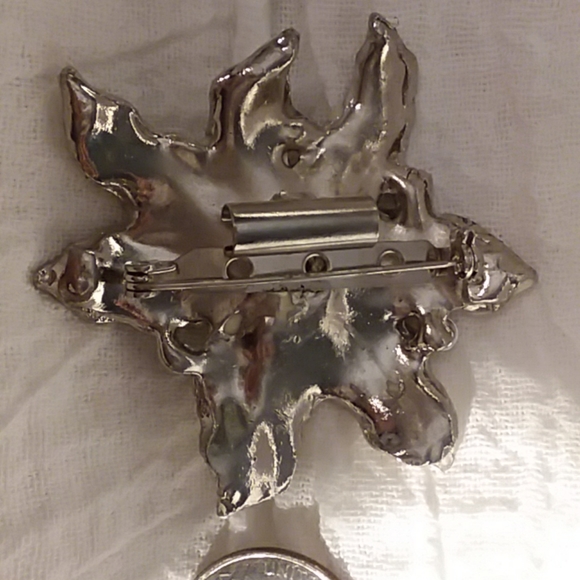 Cream/White Flower Pin - Picture 3 of 4